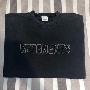 VETEMENTS
embroidered-logo T-shirt